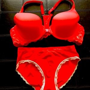 Victoria’s Secret intimate set. It’s both bra and s/p pantry.